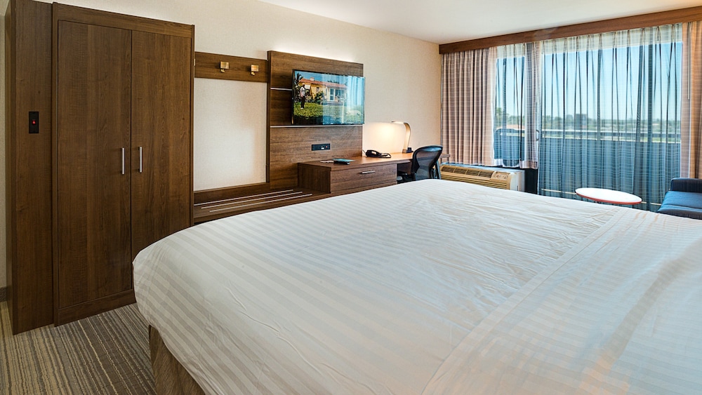 Holiday Inn Express Fullerton Anaheim by IHG - photo 7