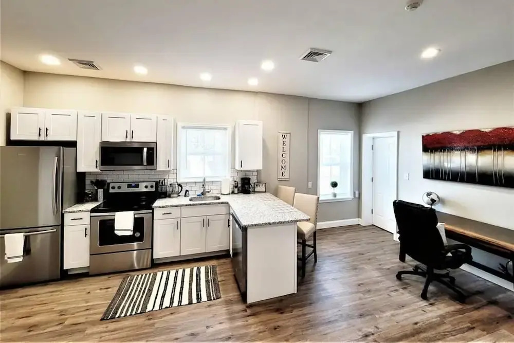 The Penthouse at Park Place King bed fast WIFI and free coffee — 4-Star Luxury Hotel in Wilmington, United States