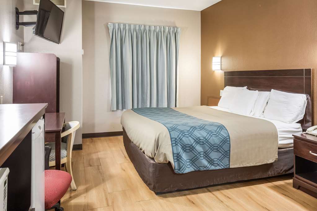 Econo Lodge Morristown - photo 9