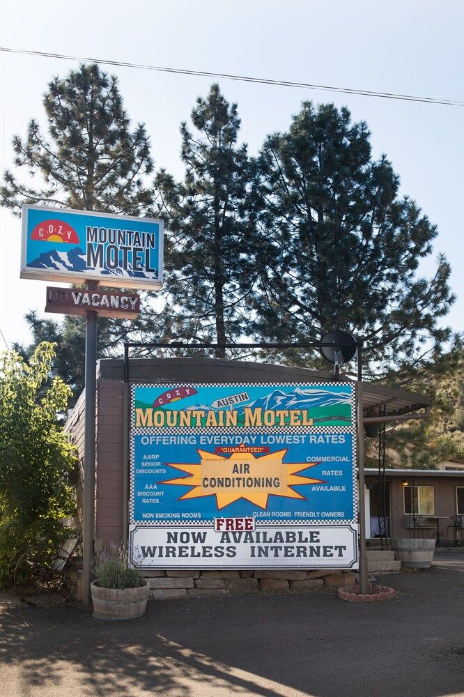 Cozy Mountain Motel - photo 17