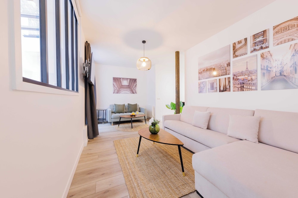 Spacious Apartment 2br 6p Pigalle Sopi — 4-Star Luxury Hotel in Paris, France