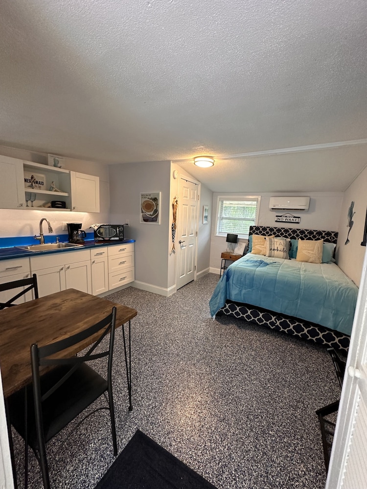 Neptune's Grotto Waterfront Retreat - photo 9