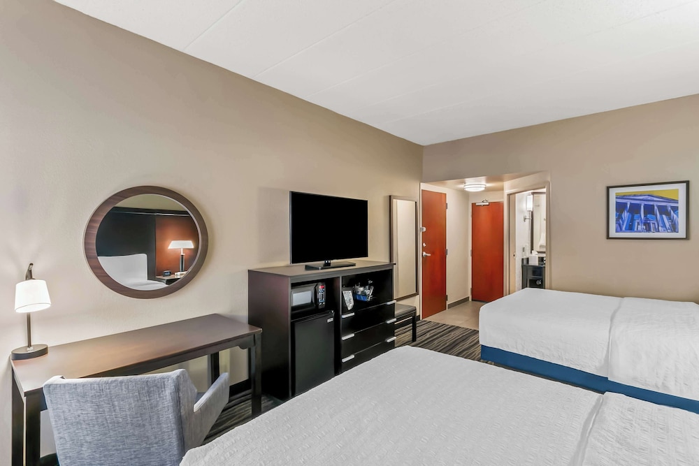 Hampton Inn Bowie - photo 13