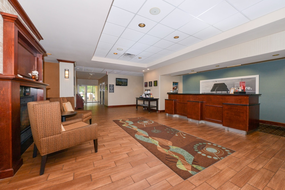 Hampton Inn & Suites Plymouth - photo 3