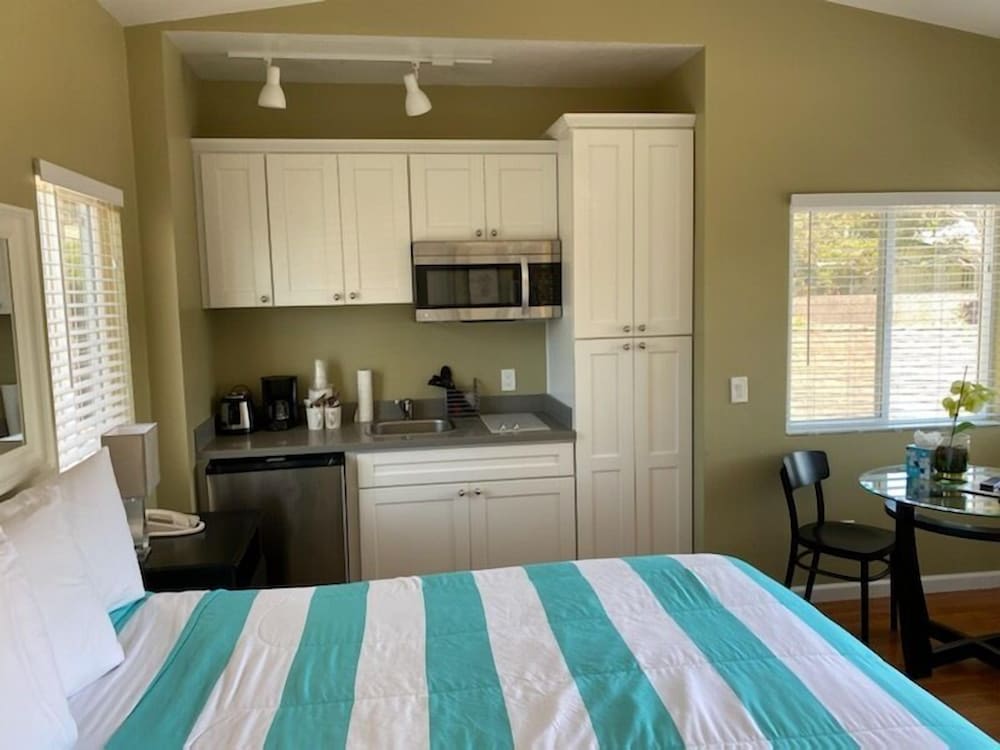 Sea Breeze Inn And Cottages - photo 26