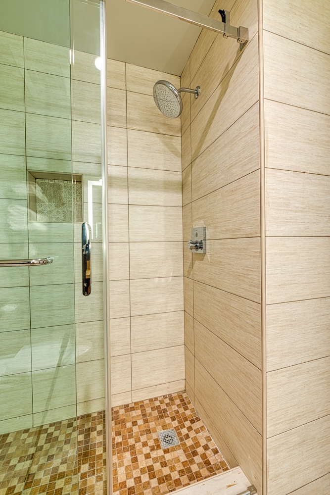 Hotel Lexen Newhall - photo 36
