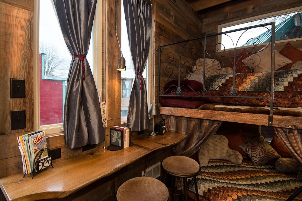 Caravan The Tiny House Hotel - photo 12