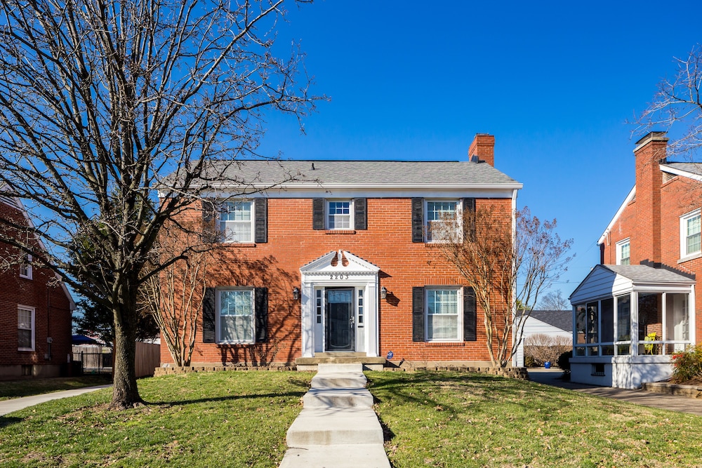 Spacious 6BR 2.5 Bath in Highlands - photo 23