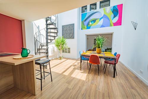 Loft Avec Espace Spa Et Terrasse Vue Sur Les Toits — Libourne