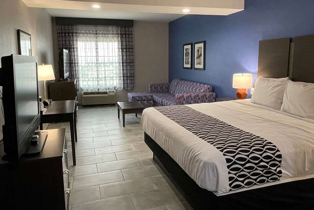 La Quinta Inn and Suites by Wyndham Schertz San Antonio Selma - photo 9