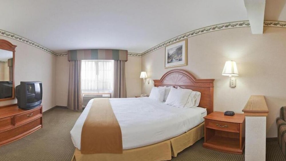 Holiday Inn Express Hotel & Suites Defiance by IHG - photo 6