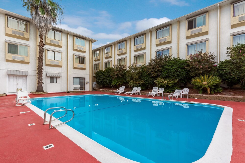 Motel 6 Houston North Spring - photo 9