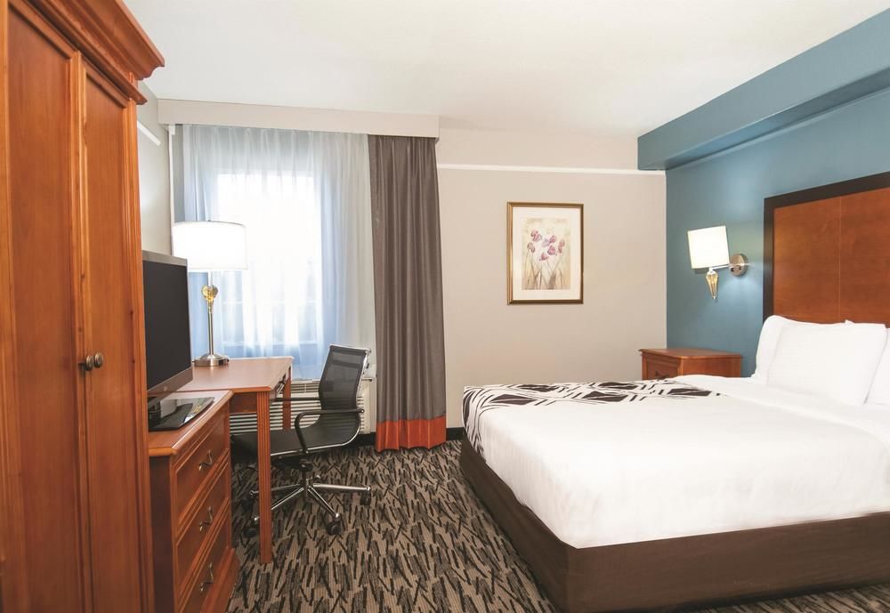 La Quinta Inn San Antonio AlamoDome South - photo 9