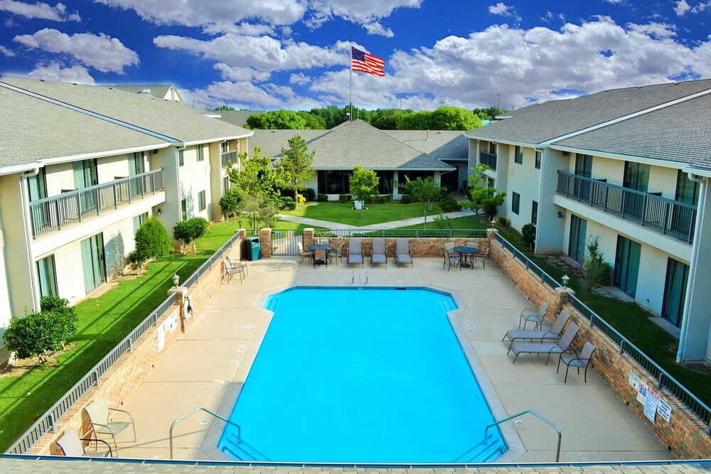 Ashmore Inn And Suites — Lubbock