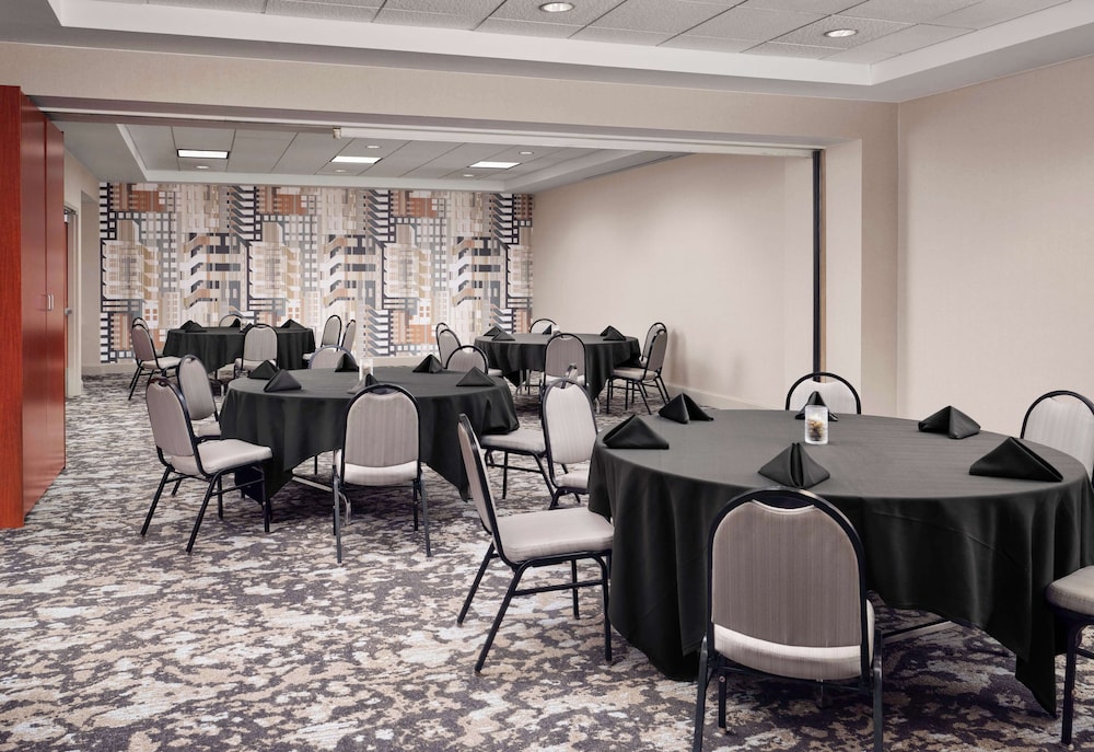 Hilton Garden Inn Detroit Downtown - photo 28