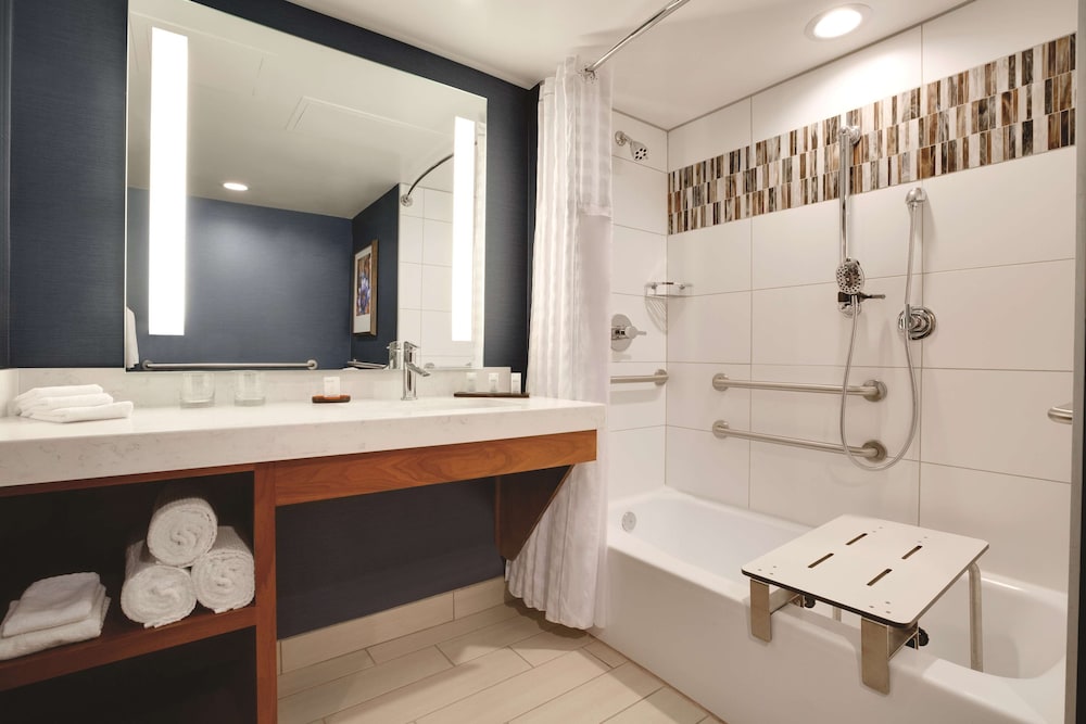 Embassy Suites by Hilton Scottsdale Resort - photo 23