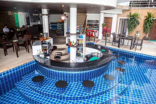Wazza's Patong Apartment Smart TV and Fast Wi Fi — 4-Star Luxury Hotel in Patong, Thailand