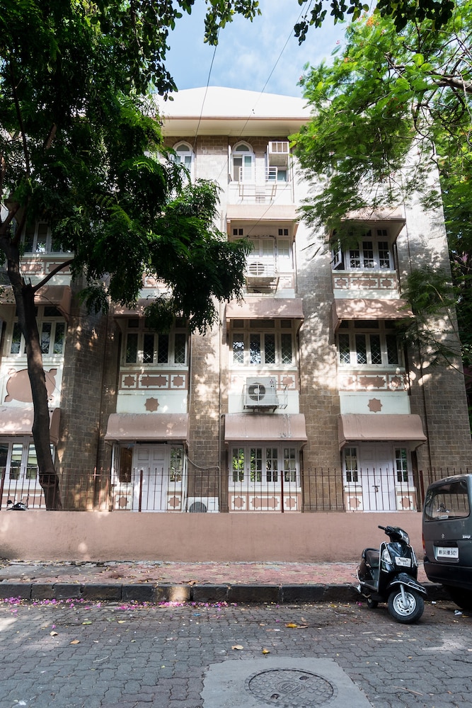 Bentleys Hotel Colaba - last minute hotel in Mumbai