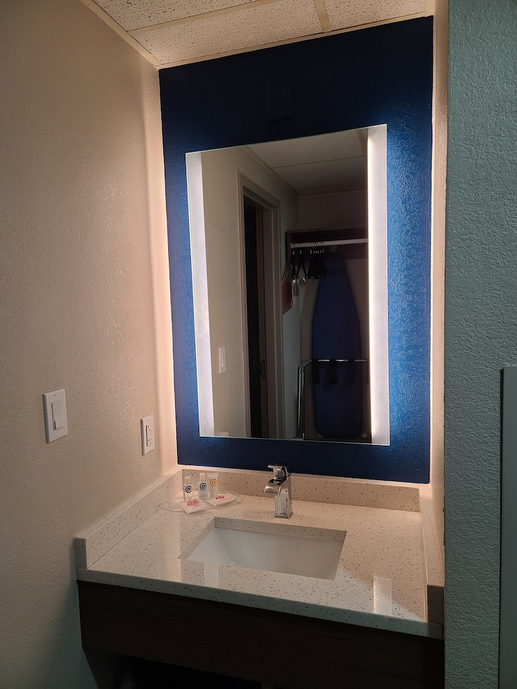 Comfort Inn Boston Milford - photo 26