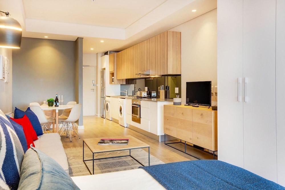 City View Balcony Apartment 908