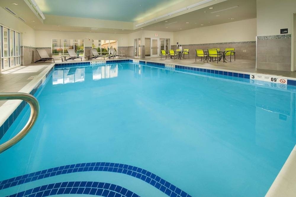 Hampton Inn & Suites Buffalo Airport - photo 12