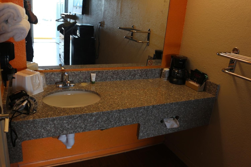 LoneStar Inn - photo 13
