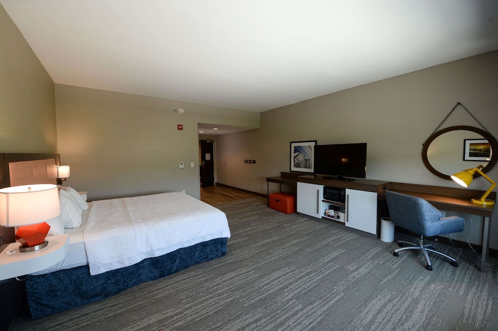 Hampton Inn & Suites Lenoir - photo 21