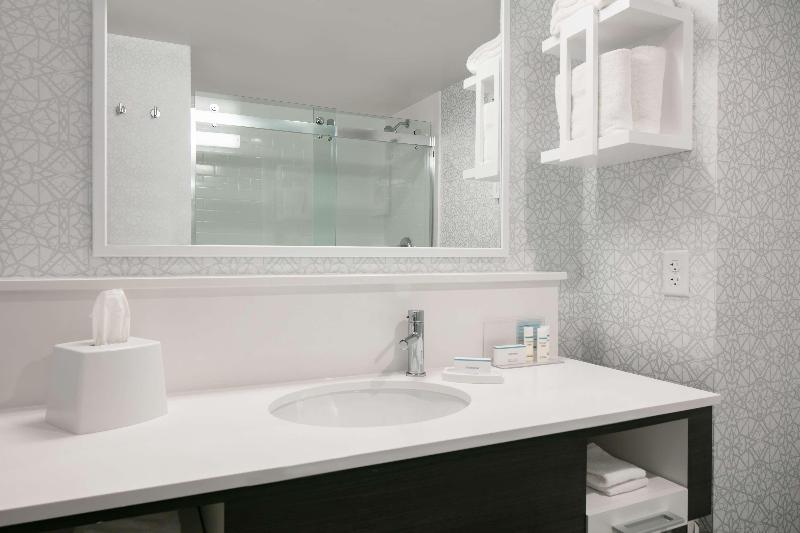 Hampton Inn Dubuque - photo 26