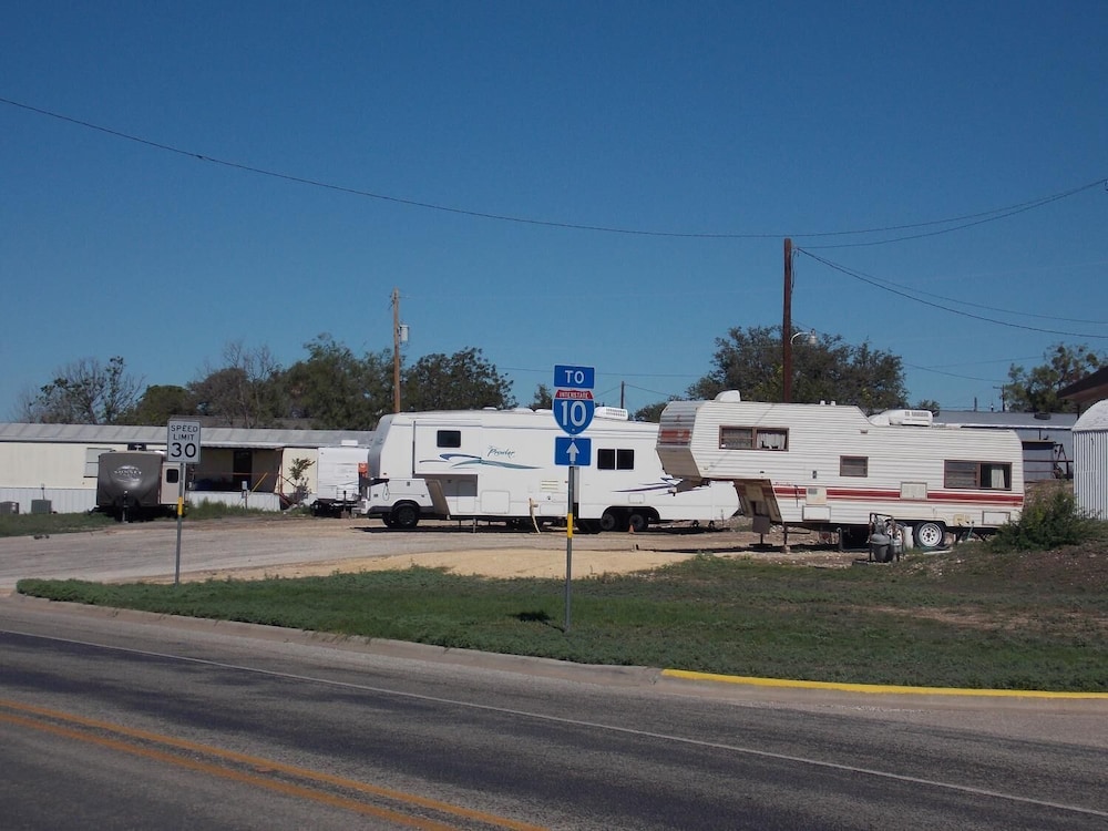 Holiday Host Motel - photo 11