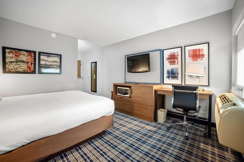 AmericInn by Wyndham Beloit - photo 9