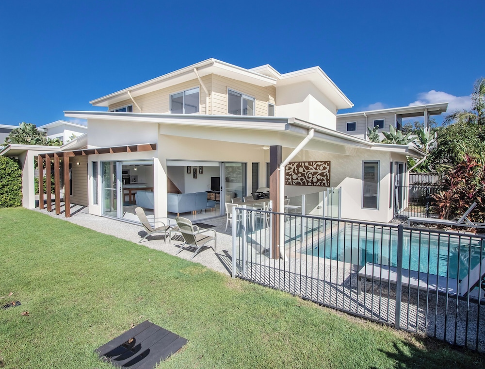 Coastal Charm on Casuarina Way — 4-Star Luxury Hotel in Kingscliff, Australia