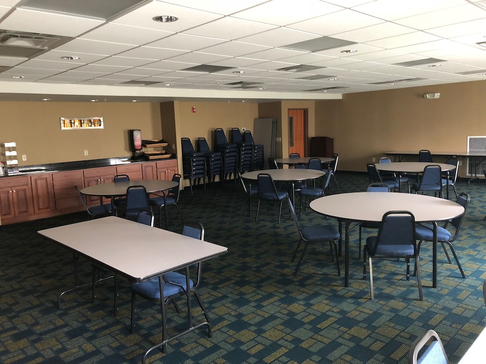 Country View Inn & Suites - photo 39