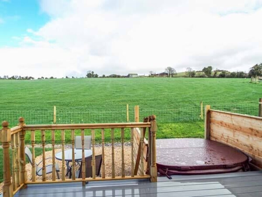 Whitey Top Country Lodge — 5-Star Luxury Hotel in Salisbury, United Kingdom