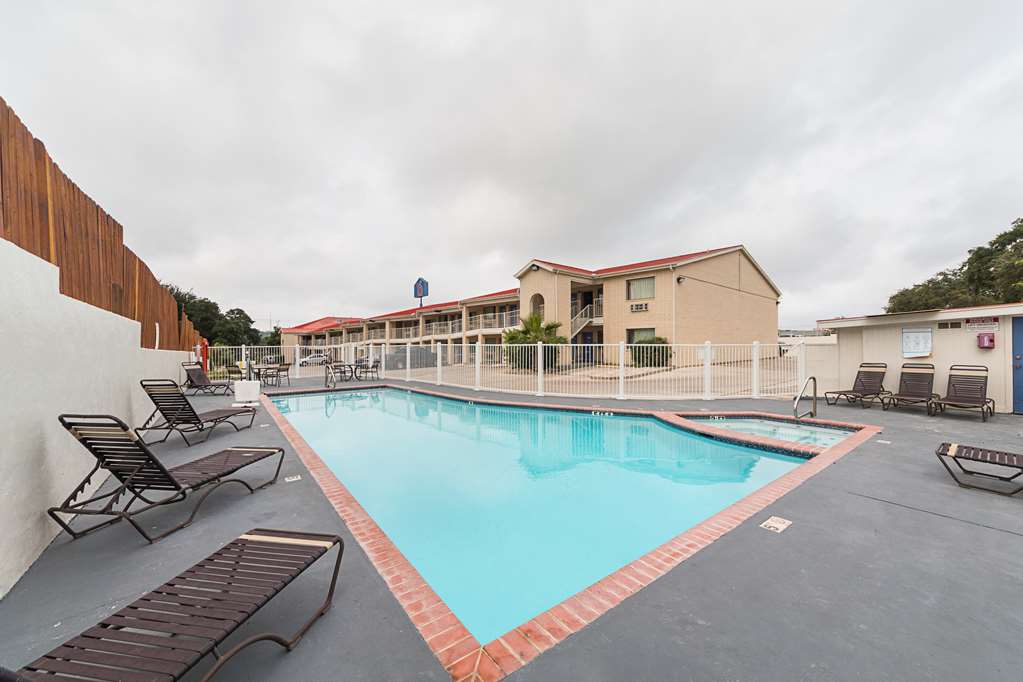 Motel 6 San Antonio TX Fiesta Trails - photo 10
