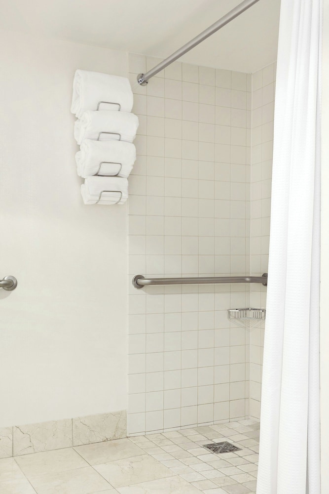 Renaissance Newark Airport Hotel - photo 26