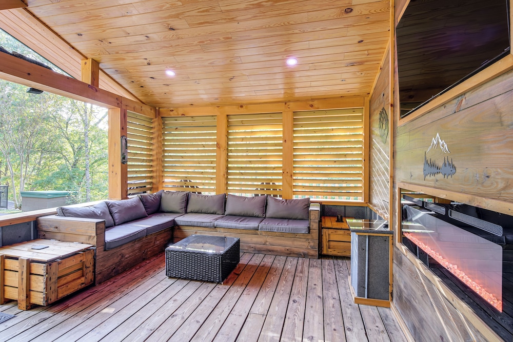 Sevierville Cabin about 3 Mi to the Island — 4-Star Luxury Hotel in Sevierville, United States