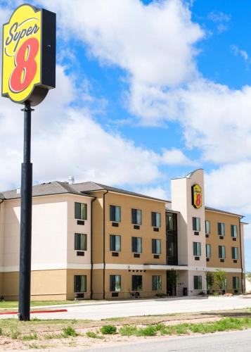 Super 8 by Wyndham Stanton - photo 2