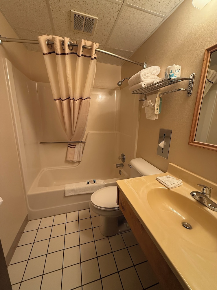 Americas Best Value Inn Torrington - photo 17