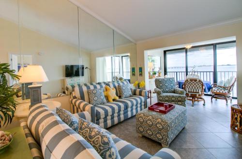 Mariner Pointe 1013 in Sanibel, United States