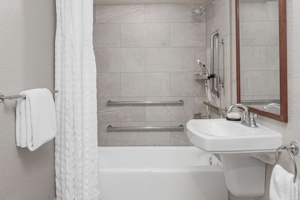 Embassy Suites by Hilton Nashville Airport - photo 25