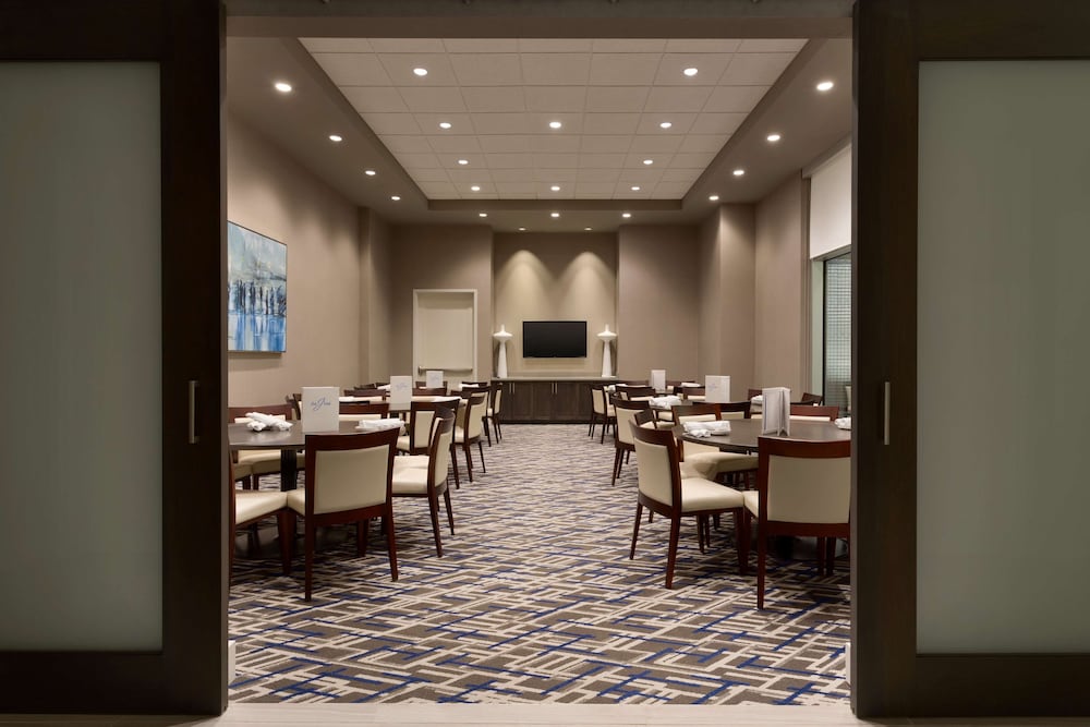 Embassy Suites by Hilton Kansas City Olathe - photo 44