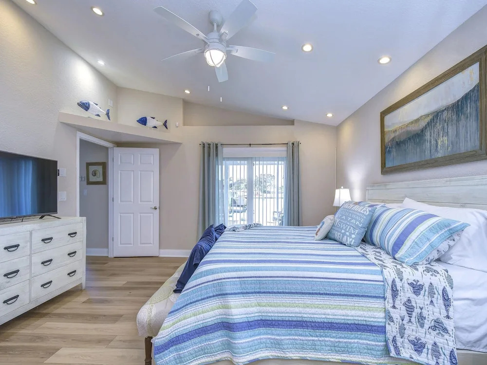 Bahia Beach House by Distinctive Beach Rentals — 4-Star Luxury Hotel in Indian Rocks Beach, United States