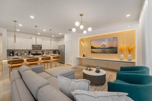 4150 Windsor Island 14 guests brand new near club in Davenport, United States