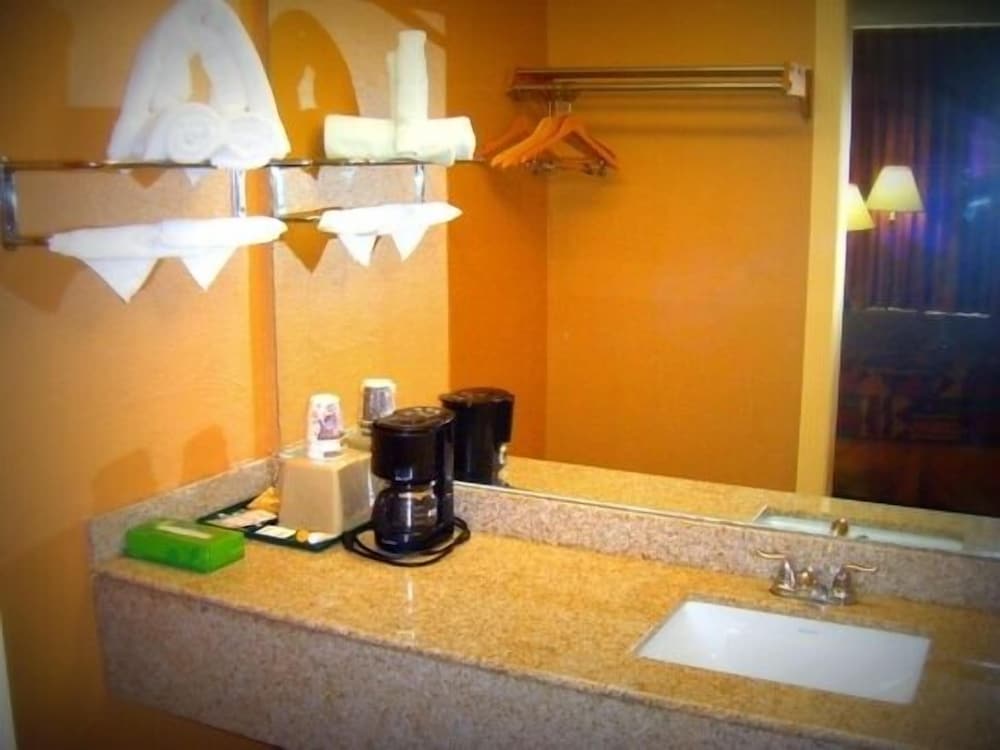 Parkway Inn of Birmingham - photo 13