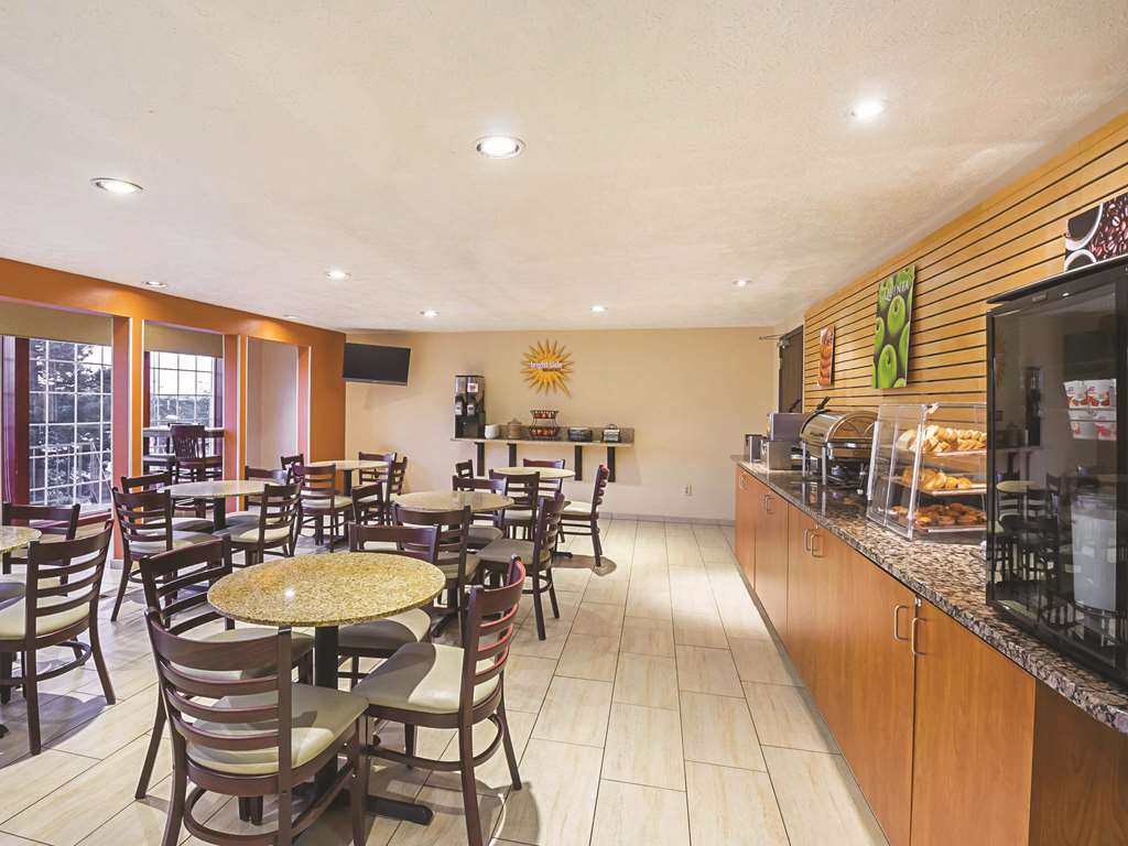La Quinta Inn & Suites by Wyndham Woodburn - photo 28