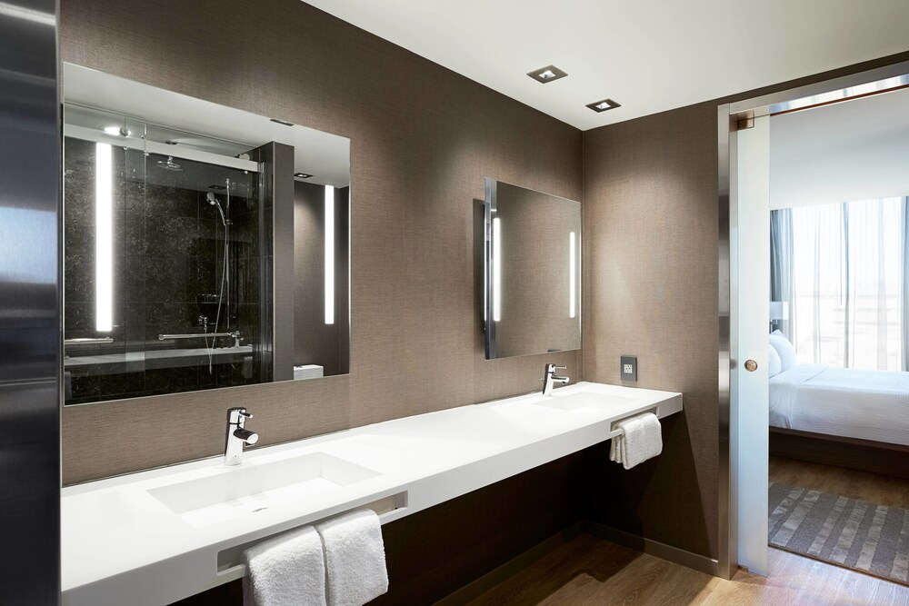 AC Hotel by Marriott Madison Downtown - photo 10