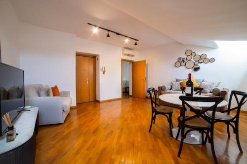 Inn Lucina 35 — 4-Star Luxury Hotel in Rome, Italy