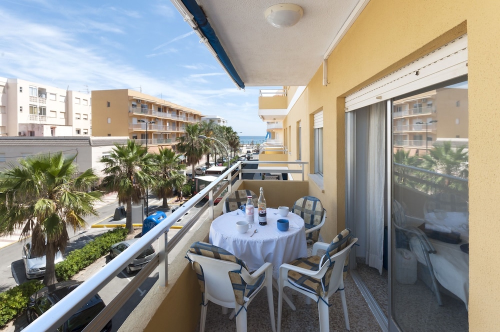 River — 4-Star Luxury Hotel in Daimus, Spain