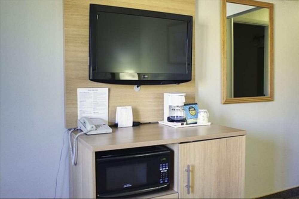 Aladdin Inn & Suites - photo 18