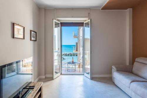 Window on the Sea — 4-Star Luxury Hotel in Salerno, Italy